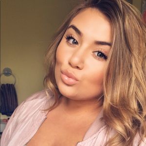 Meet your Posher, Julia